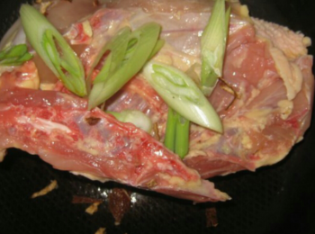 step5: 加人蔥 八角 陳皮絲