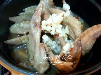 step5: 將餘下半份蒜蓉落鍋焗半小時即可享用