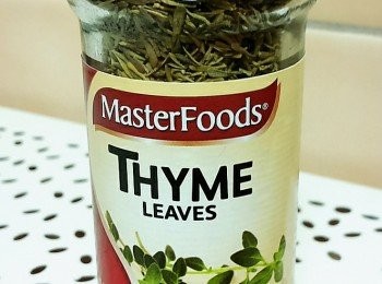 step2: 燒熱煎pan，加入少許牛油，再加洋蔥粒及蒜蓉炒香，落蘑菇炒至金黃色，灑少許Thyme，加入 Porcini Mushroom（牛肝菌菇），炒多3-5 mins，加少許水及浸菇水滾一滾.