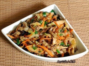 step4: 炒好的配料先起鍋裝盤備用,通常我都會多煮一些放冰箱,無論煮粥及湯麵都可以加入當配料