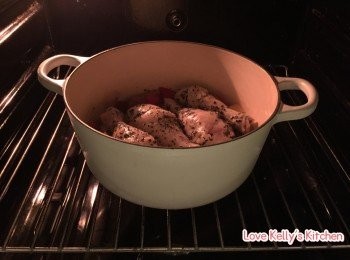 step3: 放入焗爐前再掃上牛油、香草及青檸汁，焗8分鐘後再掃上老抽焗5分鐘，最後掃上蜜糖焗5分鐘便完成