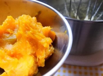 step6: 將南瓜泥加入拌勻