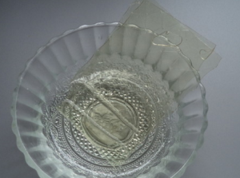 step3: 吉利丁片用飲用水浸泡。