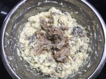 step3: 加入蟹肉及胡椒粉，麻油再拌勻