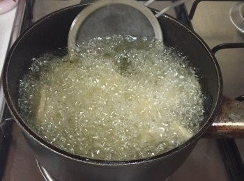 step2: 切粒用中火炒1分半鐘最後15秒轉大火迫油