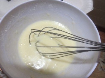 step1: 將砂糖,蛋白、無鹽奶油、低筋麵粉全部攪拌均勻後，