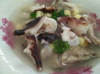 step5: 最後，再放入蔥珠，即可盛盤享用每斤千元-萬元以上澎湖特有的野生章魚(石鮔)【澎湖野生水產】。