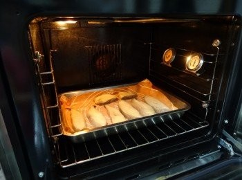 step5: 放入預熱200度的焗爐焗約20分鐘至魚微焦(時間按喜歡的焦度調節)