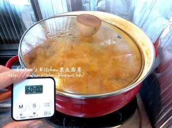 step9: 蓋上蓋轉慢火先煲1小時