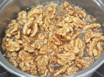step4: 然後放入熱油鑊炸至金黃色，約需三分鐘