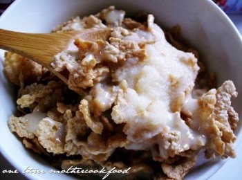 step6: 微酸的冰沙、香脆的麥米片加上甜蜜的煉乳~真的很迷人!