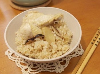 step12: 邊煮邊流口水的麻油香菇雞肉飯完成&gt;///