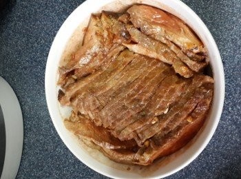 step10: 肉片皮向下放碗上