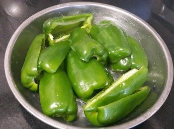 step1: 青辣椒切開清洗去籽