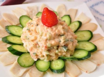 step8: 擺上1顆小草莓擺飾