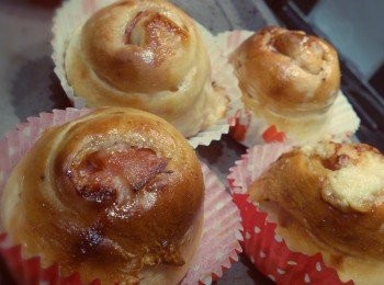 step7: 烤箱预热180度，中层，上下火，15分钟左右。