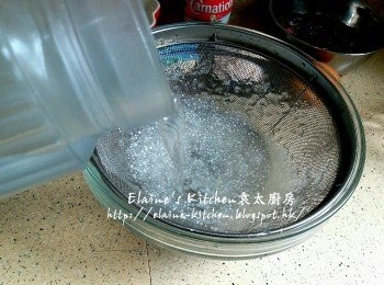 step3: 加入冰水浸過面靜待10分鐘後瀝乾水份備用