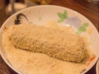 step14: 依次序麵粉>雞蛋>麵包糠沾滿雞卷