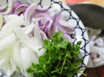 step3: 再將所有<span class="group_1">食材</span>通通放入拌鍋中