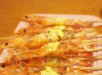 step6: Q彈的蝦肉融合在酸甜的<span class="group_2">芒果醬</span>裡~~味道好果香唷&gt;////