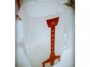 step4: 將牛奶倒入杯中!!!