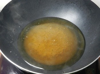 step1: 糖跟水一起煮至糖融化