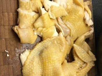 step6: 雞起骨切件備用。