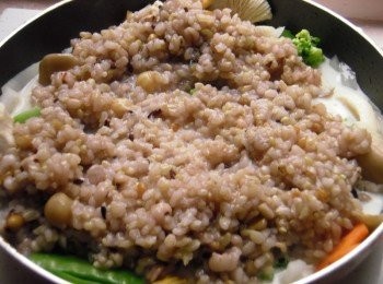 step7: 接著放入食穀米飯於鍋中