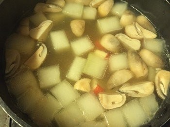 step6: 最後5分鐘加入蟹柳後加鹽調味即成