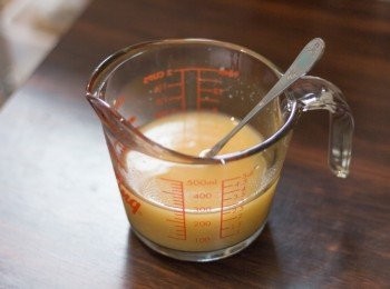 step1: 醬汁材料(清水﹑日本料理酒﹑味噌﹑糖及味醂)拌勻