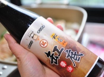 step10: 放入<span class="group_2">滷汁</span>中的松露缸底醬油