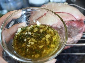 step1: 橄欖油, 百里香, 鹽, 胡椒混合