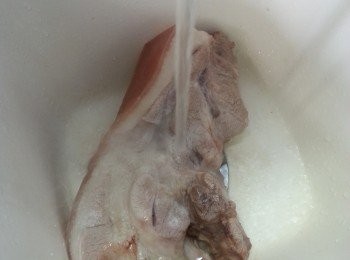 step2: 再沖水至豬肉凍(作用令豬肉爽口)