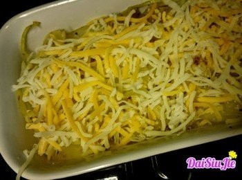 step6: 再加上芝士碎，入爐用150度焗15分鐘即成。