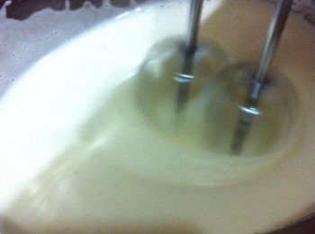 step3: 再以高速打至濃稠，注意這時是沒有紋路的。