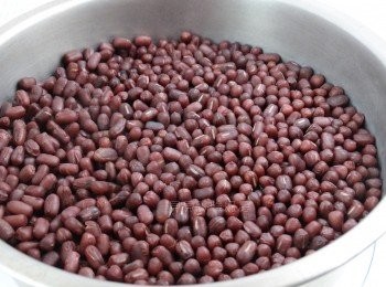 step4: 蒸熟的紅豆粒粒飽滿，外皮完整