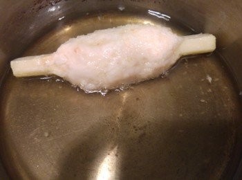 step6: 滾油下蔗蝦再轉中細火炸, 臨起鑊轉大火迫出油份。