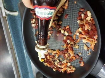 step8: 讚少許紹興酒炒勻