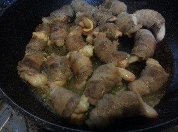 step6: 用平底易潔鑊加小許油，中火煎5分鐘左右，完成！