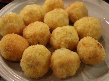 step8: 撈起瀝乾油分即可盛盤。