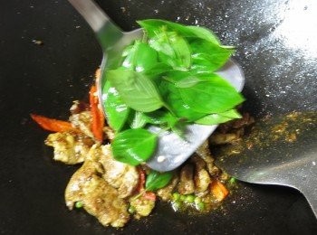 step8: 下完九層塔就起鍋了