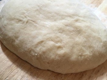 step5: 再搓揉成光滑麵團。