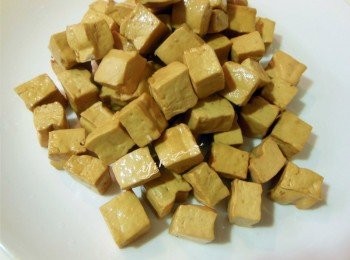 step1: 豆干洗淨瀝乾