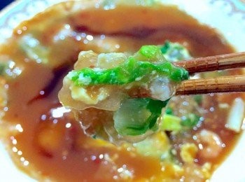 step3: 盛盤淋上海山醬及蒜泥醬油膏 即是夜市人氣王的蚵仔煎囉