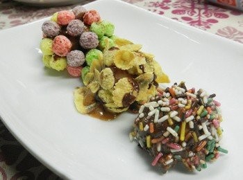 step9: 再沾上各種沾料，是不是色彩繽紛呢！媽媽們想想看，還有什麼適合的沾料呢？