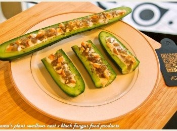 step5: 享用前，只要將小黃瓜分切成段來擺盤後，就能一口嚐鮮！