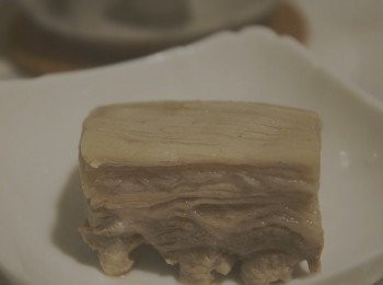 step6: 熟透的豬肉塊取出，放涼備切