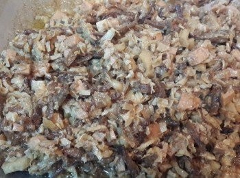 step3: 依序放入所有<span class="group_1">食材</span>一起拌炒,此時加入所有的調味料及高湯煮至滾,慢慢的水會縮乾~完成 若喜歡辣味的人可自行加辣椒拌炒喔