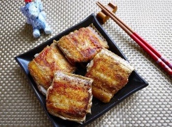 step4: 兩面煎至金黃後即可起鍋，食用前在撒上少許的胡椒鹽