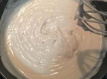 step7: 只需一下子，煮到粉漿呈黏稠狀便可關火，持續攪拌到痕跡不消失即可。